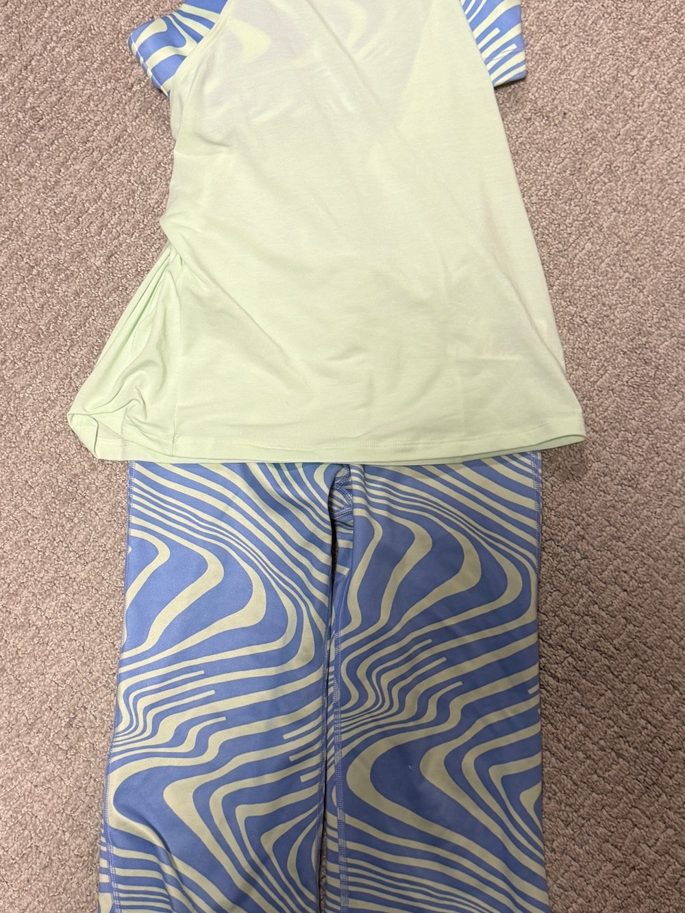 Athleta Mint Green Top with Light Blue Wave Print capri set